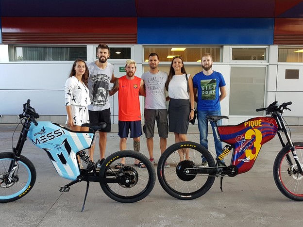 Messi i Pique voze hrvatski električni bicikl