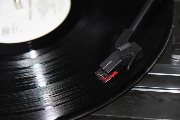 Rekordna prodaja gramofonskih ploča 2014.