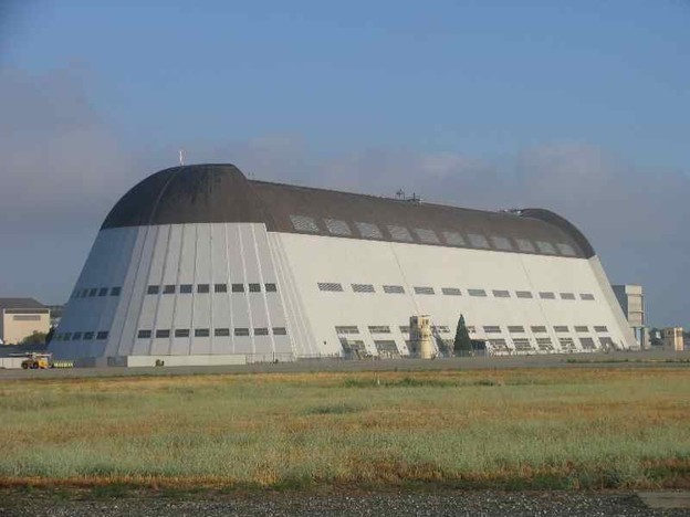 Google unajmljuje NASA-in povijesni hangar Google unajmljuje NASA-in povijesni hangar