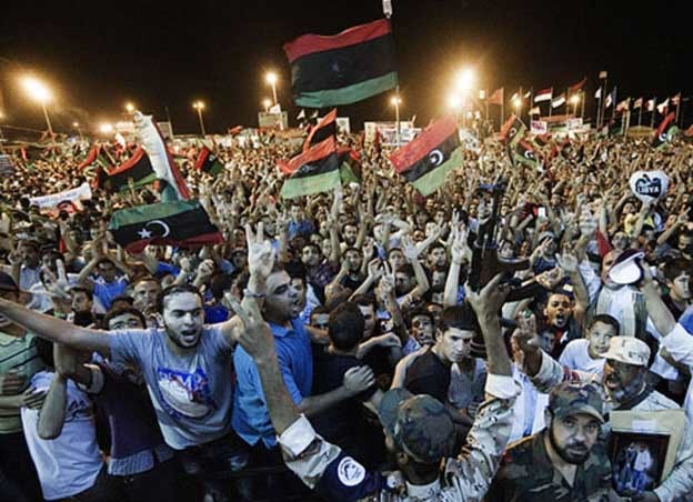 Pobunjenici slave u središtu Tripolija