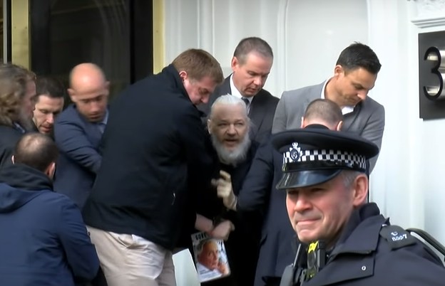 VIDEO: Julian Assange uhićen u ekvadorskoj ambasadi