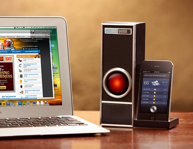 IRIS 9000 pretvara vaš iPhone 4S u HAL 9000