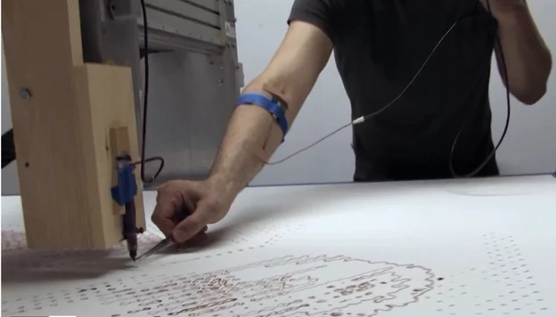 VIDEO: CNC robot izrađuje slike od krvi