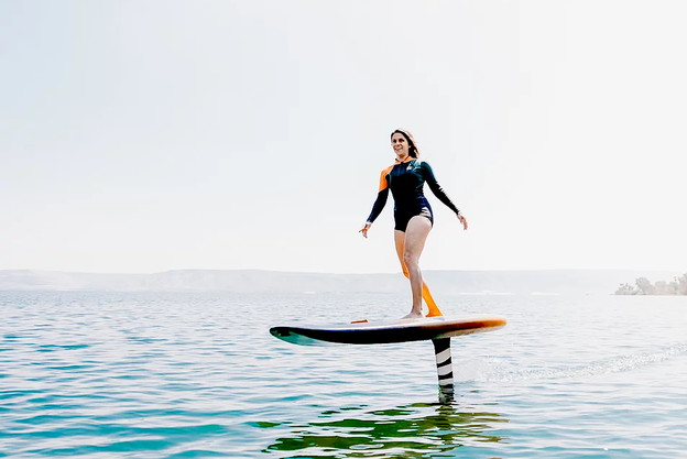 VIDEO: E daska za surfanje samobalansira