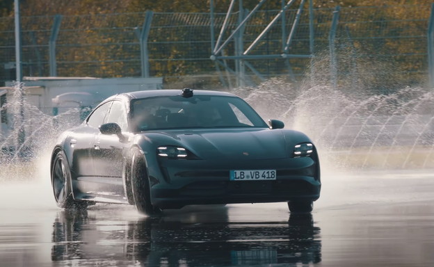 VIDEO: Guinnessov rekord u driftanju električnim autom