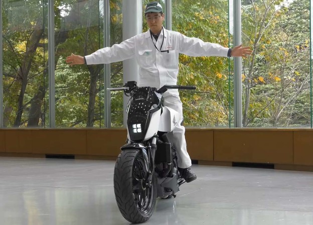 VIDEO: Hondin samobalansirajući autonomni motocikl