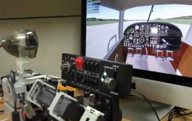 VIDEO: Humanoidni robot upravlja zrakoplovom