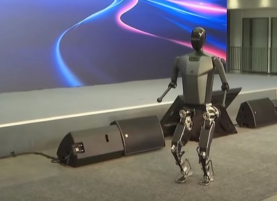 VIDEO: I Kina ima dvonožnog robota hodača