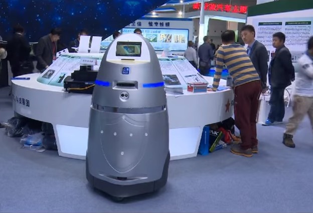 VIDEO: Kina predstavila prvog policijskog robota