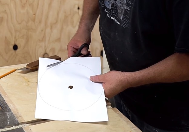 VIDEO: Može li list papira rezati drvo
