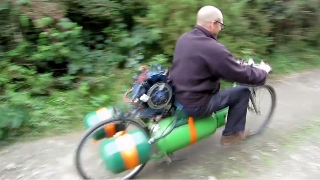 VIDEO: Parni motocikl na biomasu