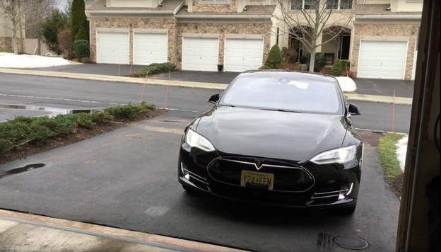 VIDEO: Prizivanje Tesla automobila Apple Watchem
