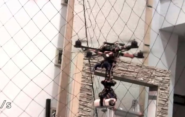 VIDEO: Quadcopter s kandžom