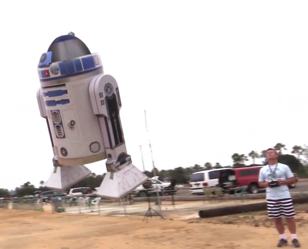 VIDEO: R2-D2 leti iznad Comic-Cona