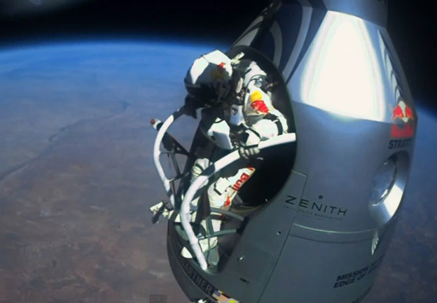 VIDEO: Rekordni skok padobranom s ruba svemira