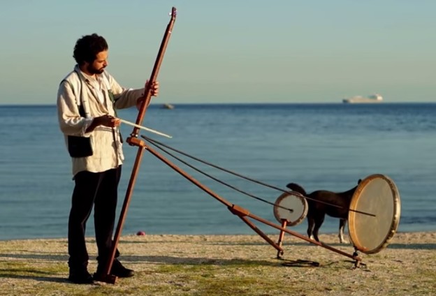 VIDEO: Turčin napravio najluđi akustični instrument
