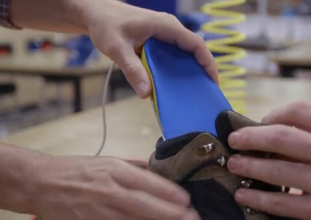 VIDEO: Ulošci za cipele pune mobitel hodanjem