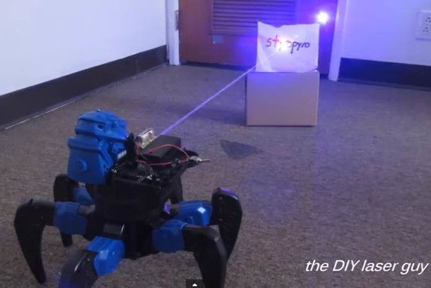 VIDEO: "Uradi sam" robot sa zrakama smrti