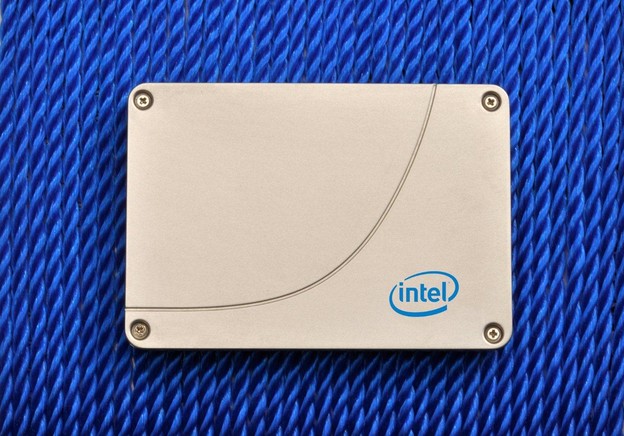 6 GB/s s Intel SSD 520 SSD diskom