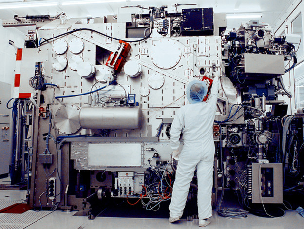 Intel i ASML produžuju Mooreov zakon Intel i ASML produžuju Mooreov zakon