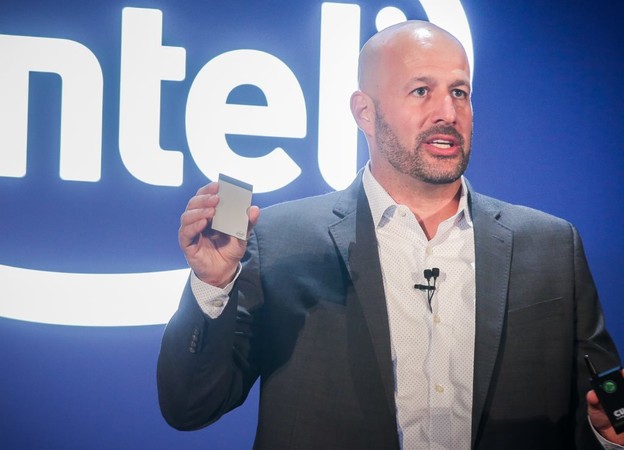 Intelov PC veličine kreditne kartice u prodaji u kolovozu