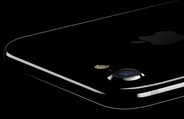 iPhone 7 Jet Black podležan ogrebotinama