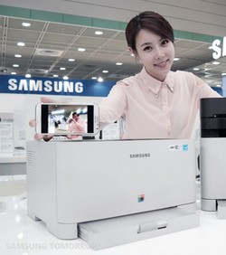 Prvi laserski printer u boji s NFC-om