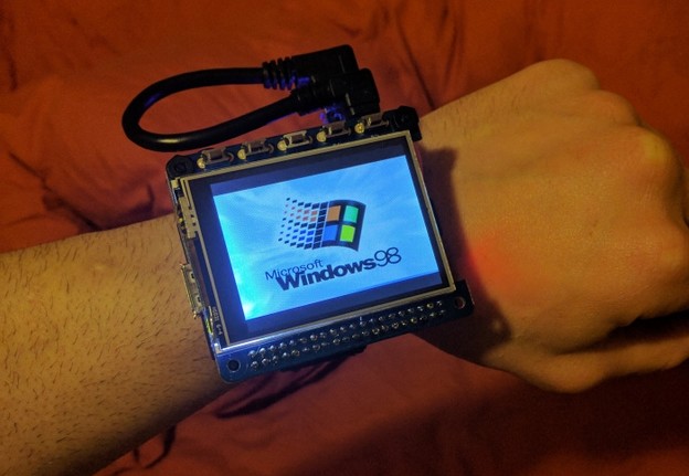 Raspberry Pi ručni sat s Windowsima 98