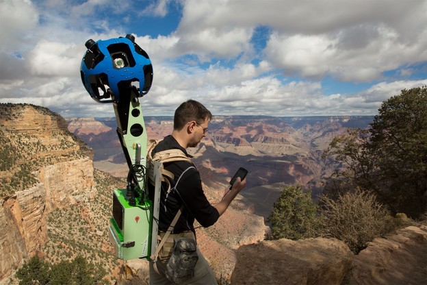 Trekker kamera u naprtnjači snima Grand Canyon