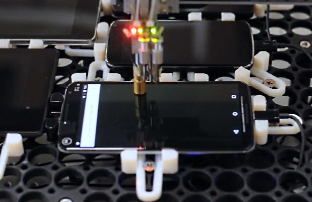 VIDEO: Googleov robot testira lag dodirnih ekrana
