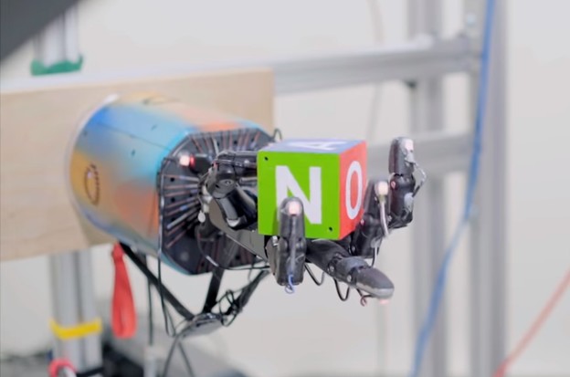 VIDEO: Muskov robot ima najspretnije prste