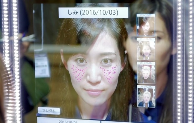VIDEO: Panasonicovo ogledalo za pametno šminkanje