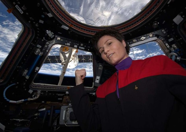 Prva osoba u Star Trek uniformi u pravom svemiru Prva osoba u Star Trek uniformi u pravom svemiru