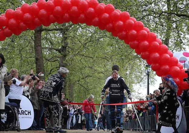 VIDEO: "Bionička žena" završila Londonski maraton VIDEO: "Bionička žena" završila Londonski maraton