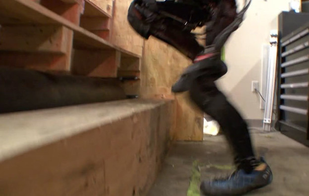Video: DARPA-in robot trči uz stepenice