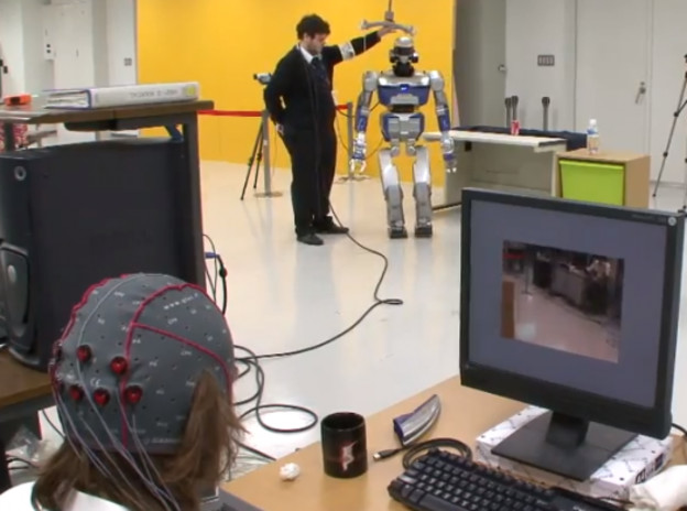 VIDEO: Humanoidni robot upravljan mislima
