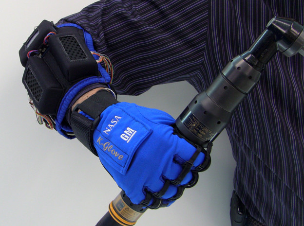 VIDEO: Robotska rukavica za automehaničare
