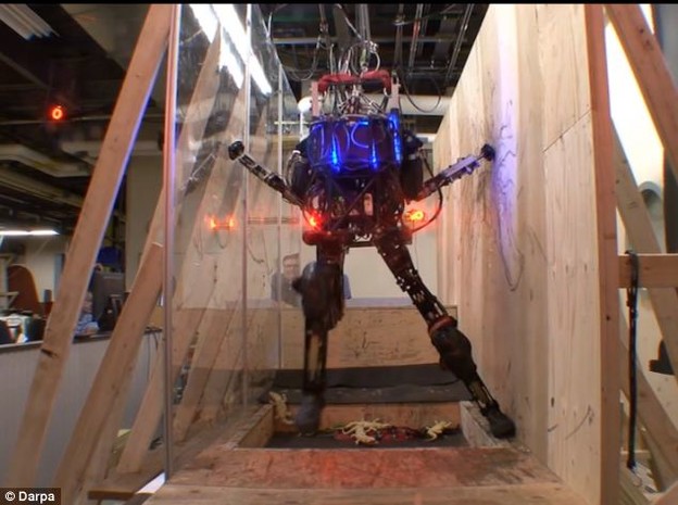 VIDEO: Vojni robot prelazi složene prepreke