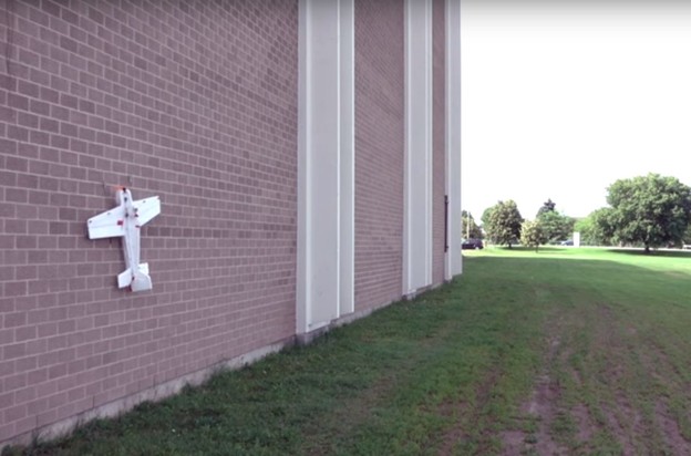 VIDEO: Zrakoplov slijeće na zid poput kukca