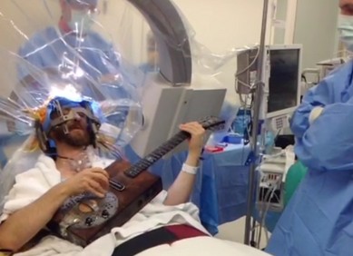 Operacija mozga uživo preko Twittera i Vine videa Operacija mozga uživo preko Twittera i Vine videa