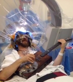 Operacija mozga uživo preko Twittera i Vine videa