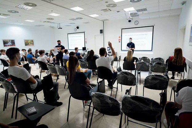 Studij s hrvatskom i američkom diplomom Studij s hrvatskom i američkom diplomom