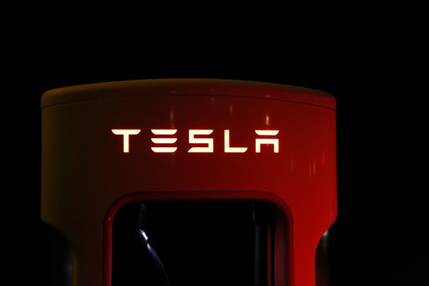 Tesla izbacio Motors iz svojeg imena