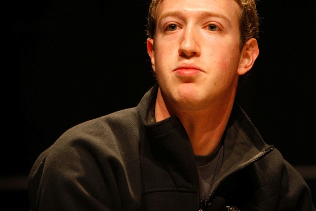 Zuckerberg: Neću prodavati dionice godinu dana Zuckerberg: Neću prodavati dionice godinu dana