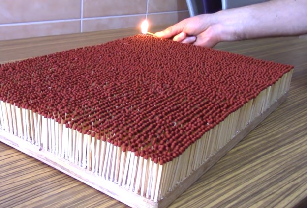 VIDEO: Pogledajte fenomenalni vatreni domino