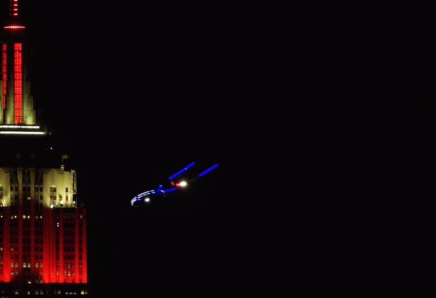 VIDEO: USS Discovery leti iznad New Yorka