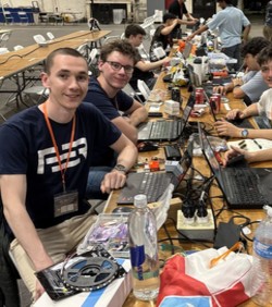 Ferovci prvi na najvećem hardverskom hackathonu