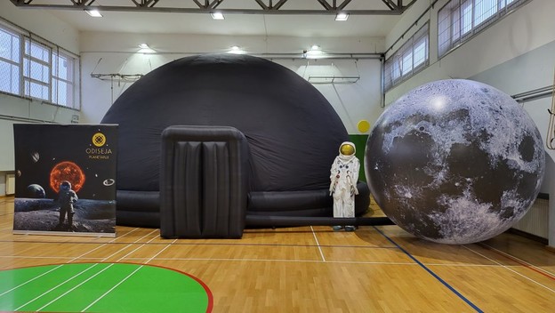 Mobilni planetarij na NOVsky festivalu