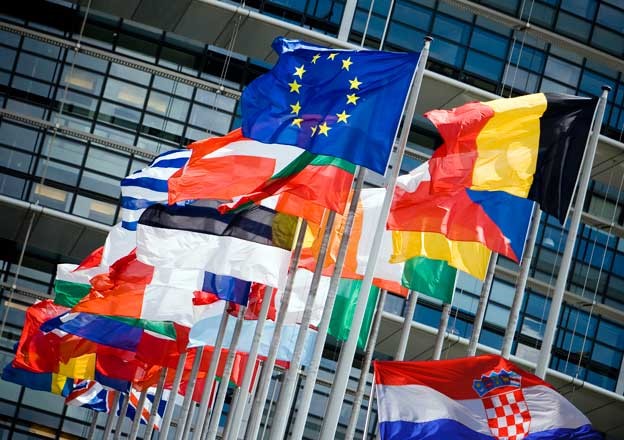 Potpisan pristupni ugovor Hrvatske s EU Potpisan pristupni ugovor Hrvatske s EU
