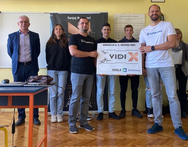 VIDI X mikroračunala stigla u gimnaziju u Đakovu VIDI X mikroračunala stigla u gimnaziju u Đakovu